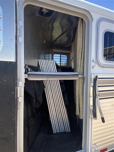 2000 Sooner 4 Horse Bumper Pull SUPER CLEAN image 14