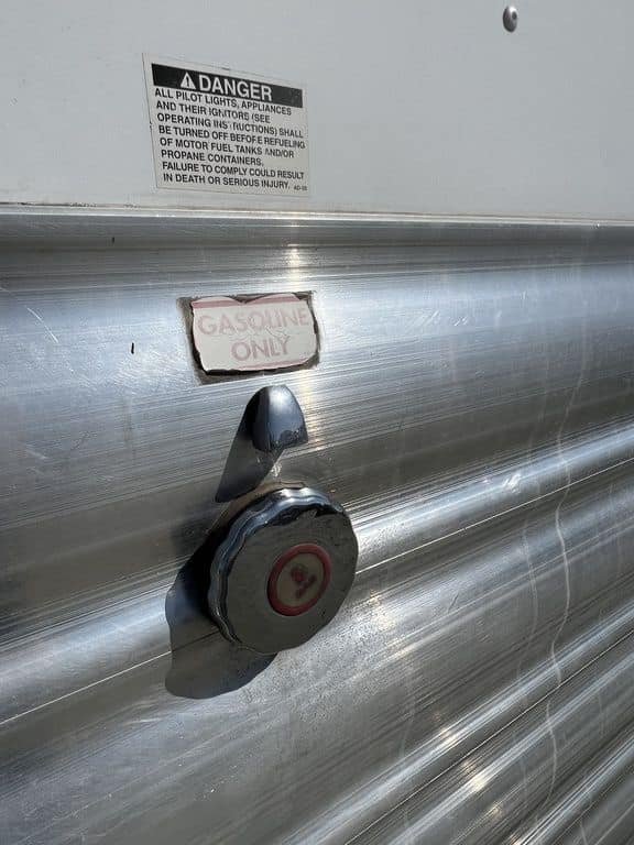 2009 Platinum Coach 3 H 16′ SW w/Outlaw Conversion image 9