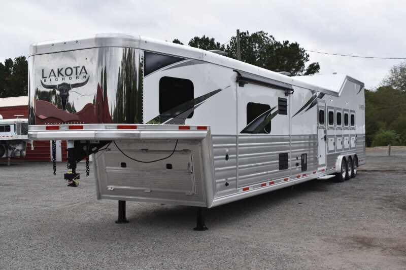 2021 Lakota BigHorn 8519TBB 5 Horse Trailer with 19′ Short Wall image 5