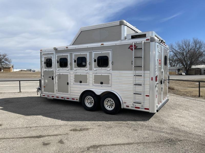 2016 Hart Ultimate 4H Bumper Pull image 2