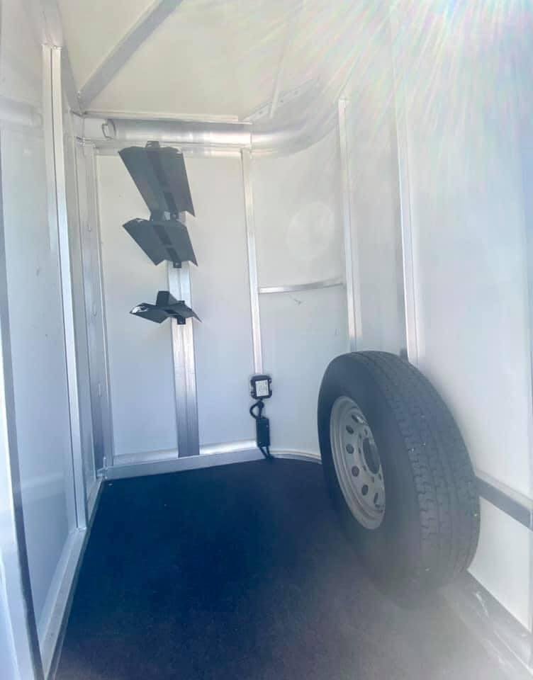 2011 Cimarron 3 Horse Bumper Pull image 2