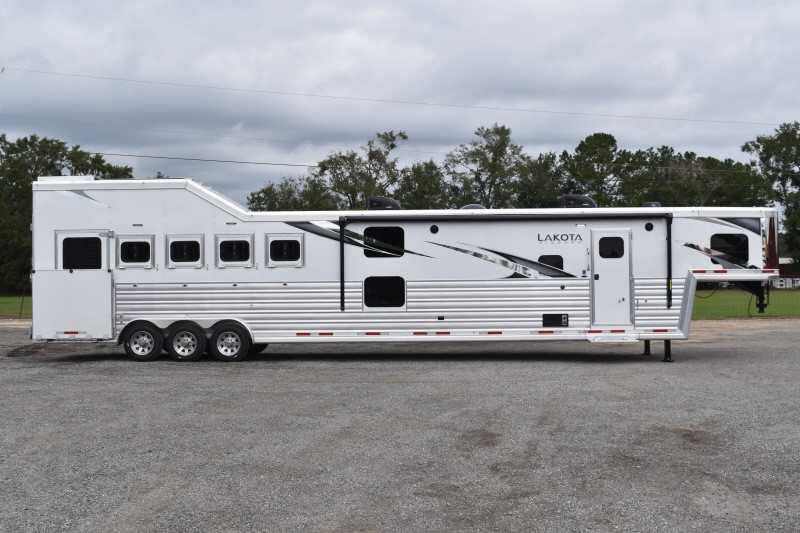 2021 Lakota BigHorn 8519TBB 5 Horse Trailer with 19′ Short Wall image 1