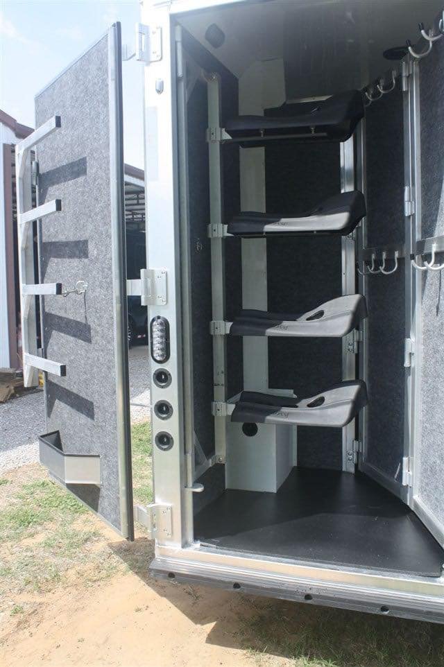 2019 Lakota Charger 4 Horse LQ with 15′ Short Wall image 6