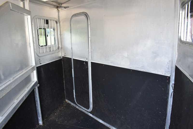 2002 Exiss SS20 2 Horse Trailer image 4