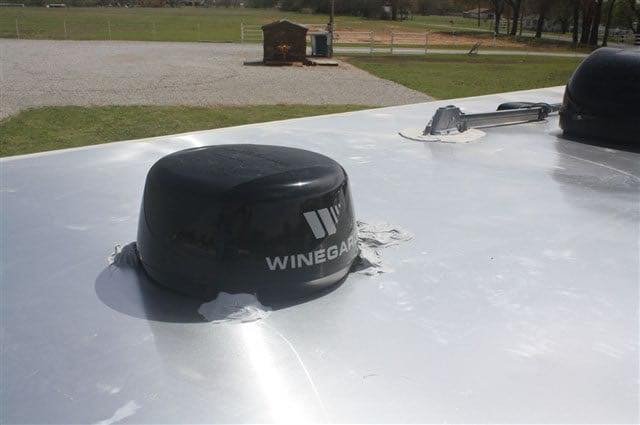 2019 Lakota Charger 4 Horse LQ with 15′ Short Wall image 26