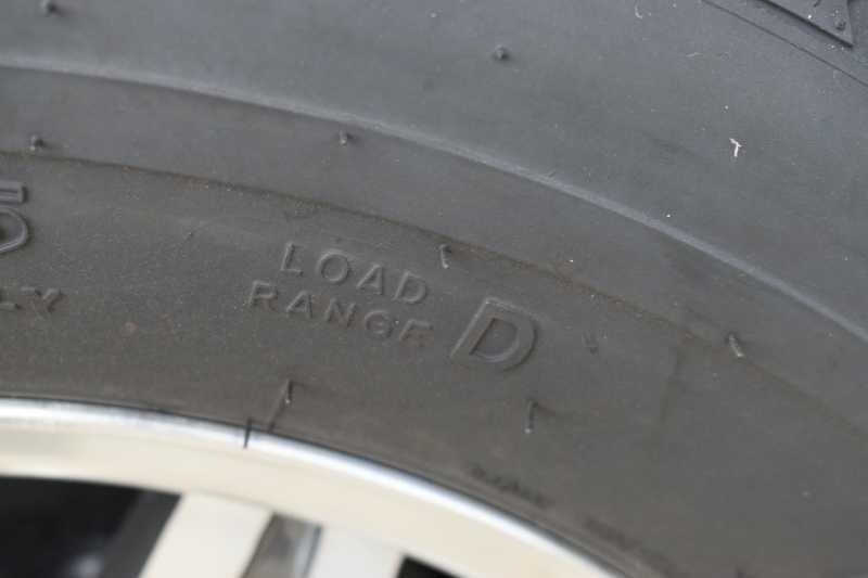 2018 Lakota 2HBPST 2 Horse Trailer image 2