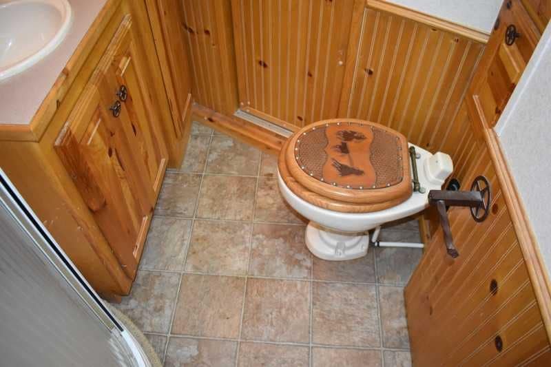 2003 Bloomer 8414LQ 4 Horse Trailer with 14′ Short Wall image 22