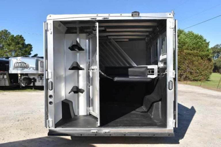 2018 Lakota 83HBPSL 3 Horse Trailer image 5