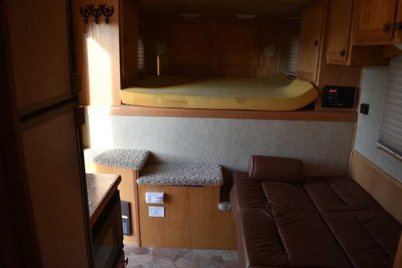 2006 Platinum 8410LQ 4 Horse Trailer with 9′ Short Wall image 17