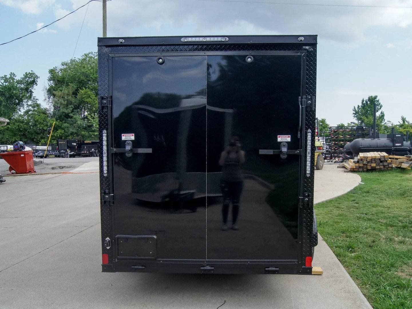 6x12 Enclosed Trailer Black V-Nose Blackout Package 3,500lb Axle Storage image 4