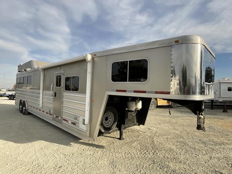 2014 Logan Coach RAZ4GNHDLQ 40′ 4 horse Razor GN Horse Trailer**WITH WALK IN CLOSET** image 3