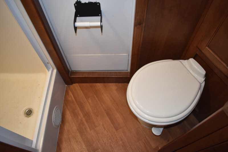 2014 Shadow 7208GLQ 2 Horse Trailer with 8′ Short Wall image 18