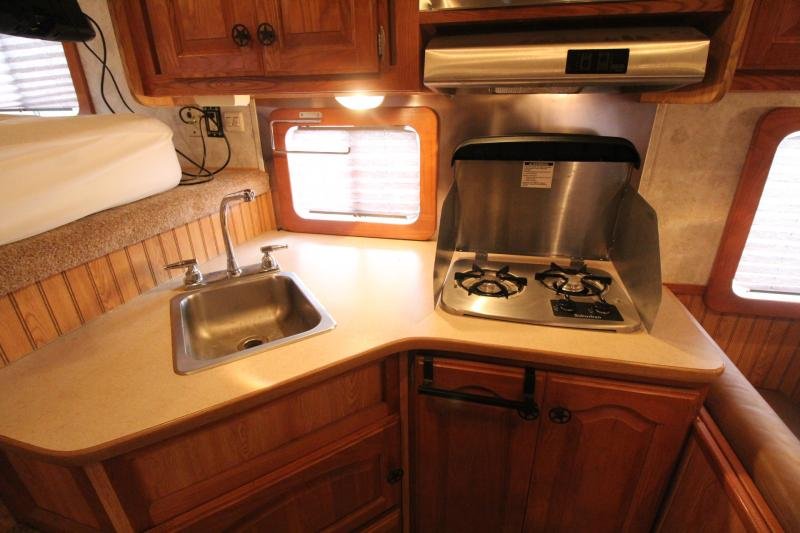 2008 Lakota 8415 w/Slide out 4 Horse Trailer image 12