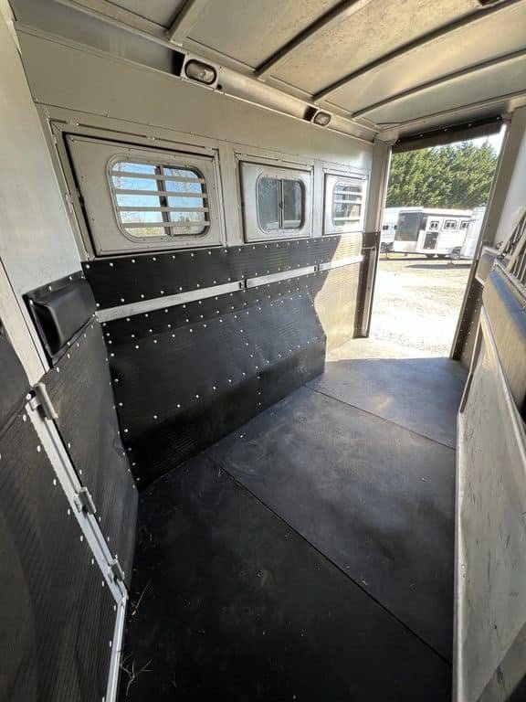 2009 Platinum Coach 3 H 16′ SW w/Outlaw Conversion image 20