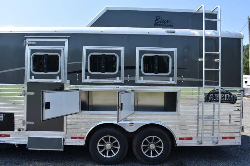 2020 Bison Laredo 3 Horse Trailer with 11′ Short Wall image 10
