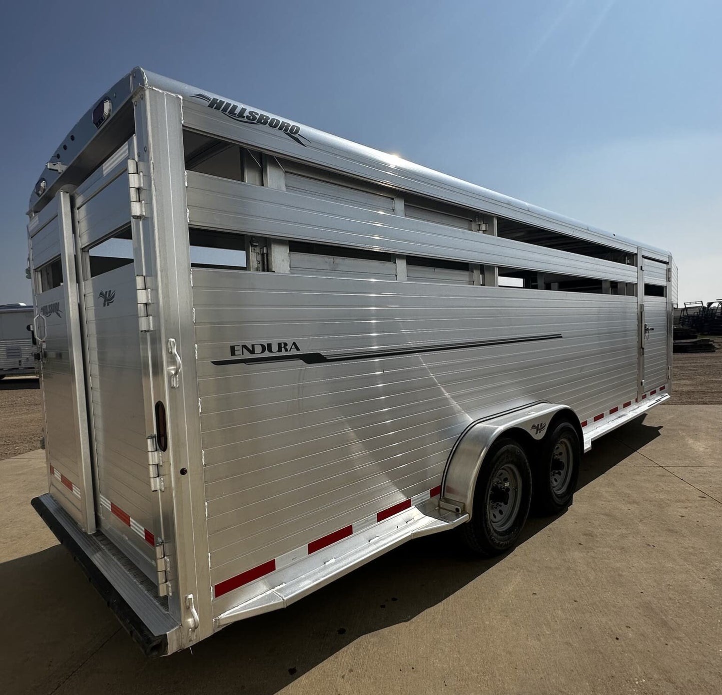 New 2024 Hillsboro 24′ Livestock Trailer – Three Compartments image 11