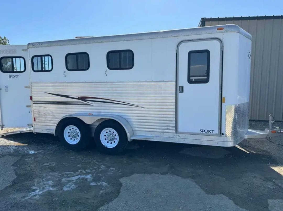 2008 Exiss Sport ES 30B 3 horse slant horse trailer image 6