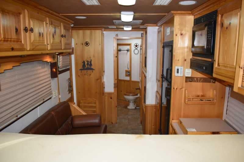 2003 Bloomer 8414LQ 4 Horse Trailer with 14′ Short Wall image 21