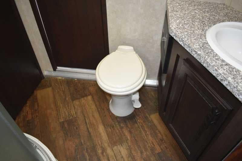 2020 Bison Laredo 3 Horse Trailer with 11′ Short Wall image 20