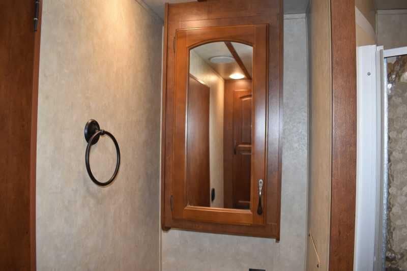 2015 Bison Ranger 3LQ Horse Trailer with 10′ Short Wall image 18