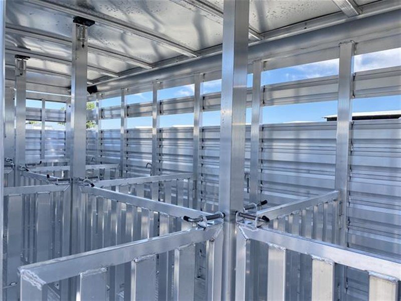 2024 Exiss Exhibitor Mini 615 Bumper Pull Stock Trailer, 8 pens image 9