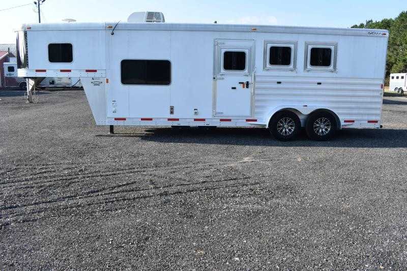2015 Exiss 7308LQ 3 Horse Trailer with 8′ Short Wall image 5