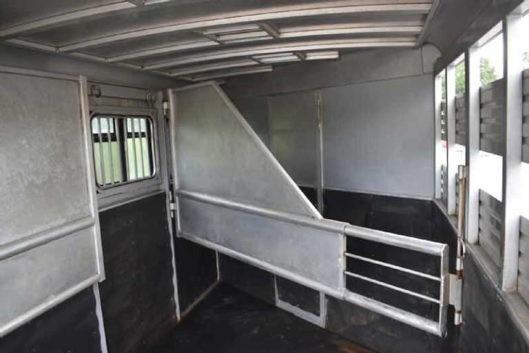 2018 Adam 7304GN 3 Horse Trailer image 9