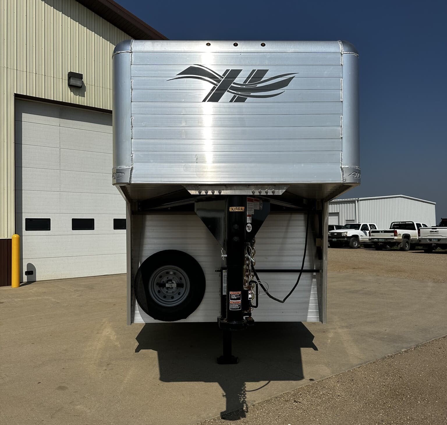 New 2024 Hillsboro 24′ Livestock Trailer – Three Compartments image 16