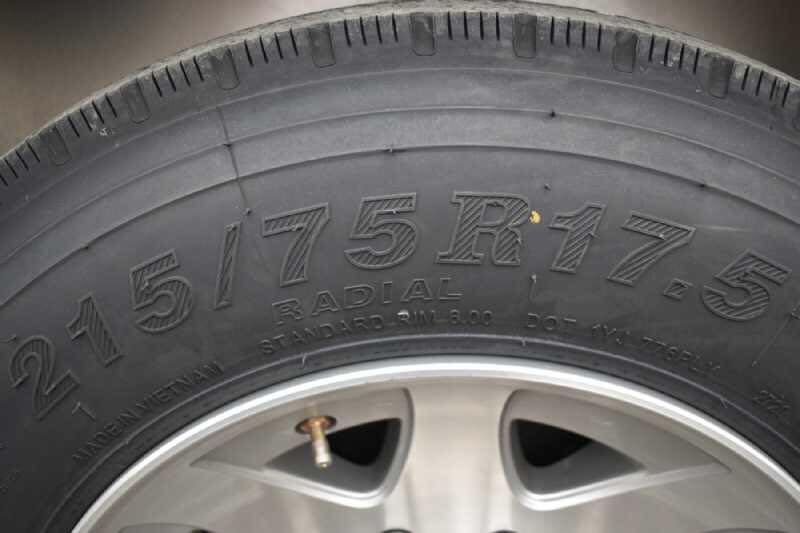 2021 Lakota BigHorn 8519TBB 5 Horse Trailer with 19′ Short Wall image 28