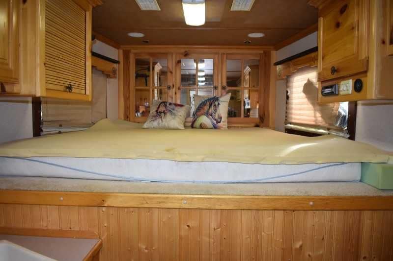 2003 Bloomer 8414LQ 4 Horse Trailer with 14′ Short Wall image 19