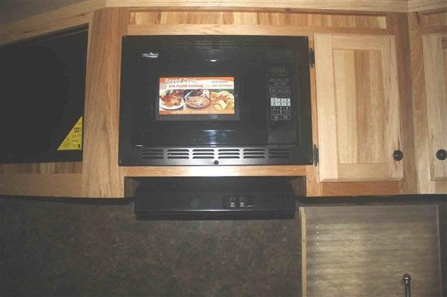 2019 Lakota Charger 4 Horse LQ with 15′ Short Wall image 21