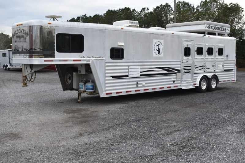 2003 Bloomer 8414LQ 4 Horse Trailer with 14′ Short Wall image 5