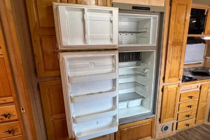 2006 Featherlite 8412LQ 4 Horse Trailer with 12′ Short Wall image 18