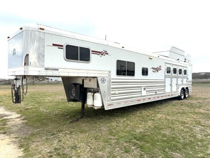 2011 Platinum Coach 4 Horse 15 SW Rear Load Horse Trailer image 0