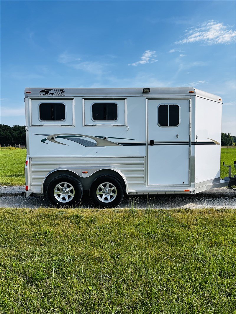 2015 4 Star 2 Horse Slant Load Bumper Pull image 3