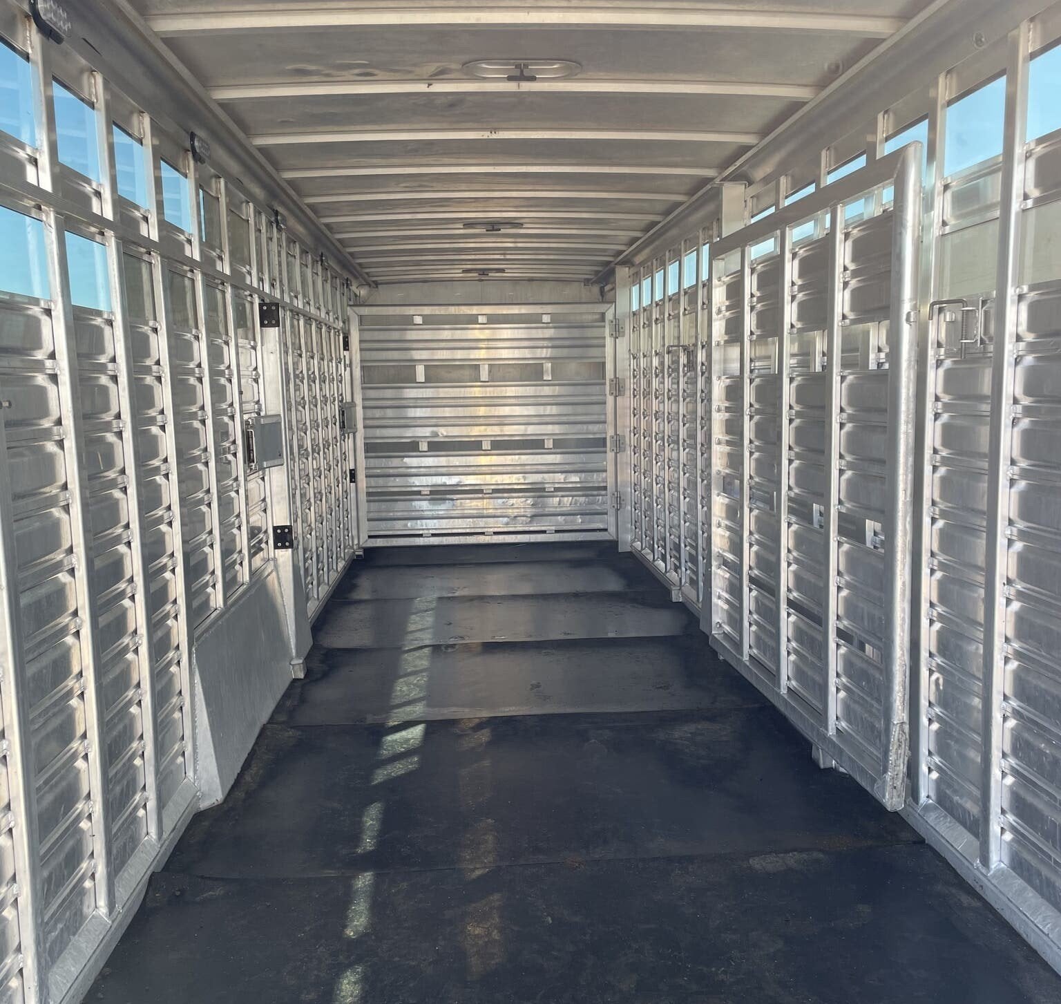 2013 Featherlite 30FT Stock Combo – 3 Compartments image 9