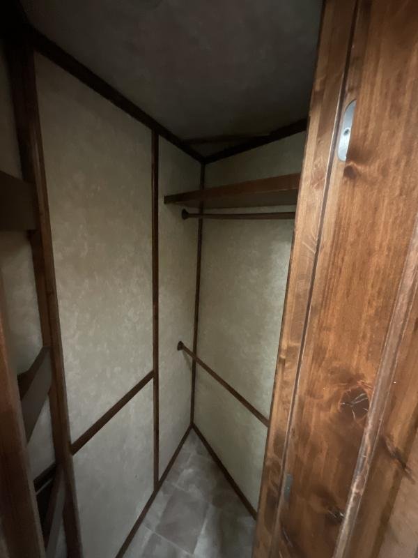 2014 Logan Coach RAZ4GNHDLQ 40′ 4 horse Razor GN Horse Trailer**WITH WALK IN CLOSET** image 24