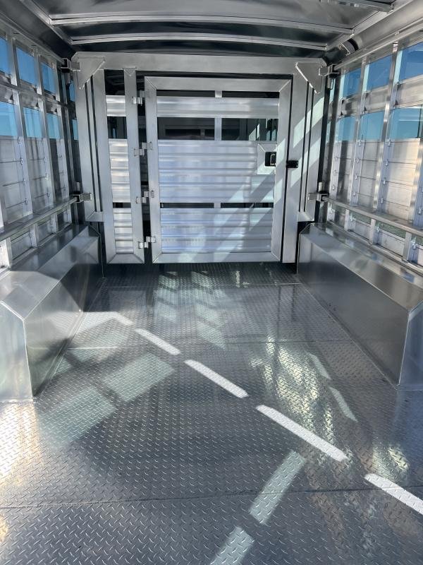 2025 Elite Trailers 8’x28′ Show Cattle Stock Combo Trailer image 4