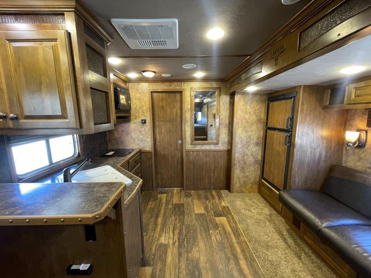 2015 Lakota Bighorn Edition 8414 4 Horse Trailer With Living Quarters “1 Slide” image 9
