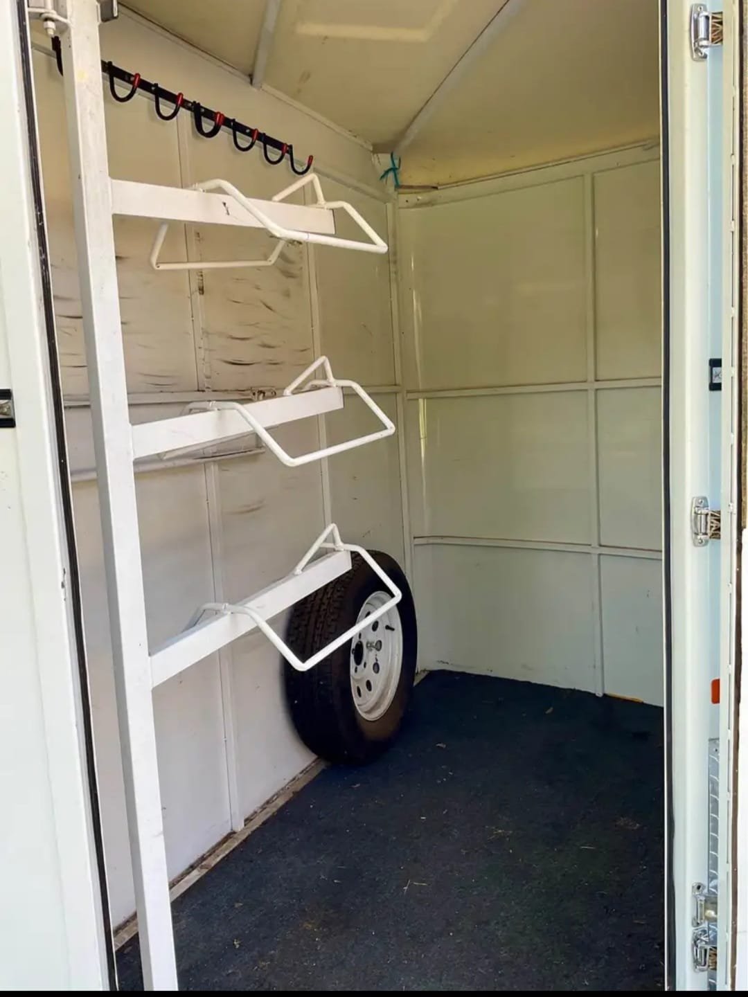 2007 Circle J 2 Horse Trailer Slant Load image 5