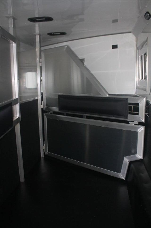 2019 Lakota Charger 4 Horse LQ with 15′ Short Wall image 11