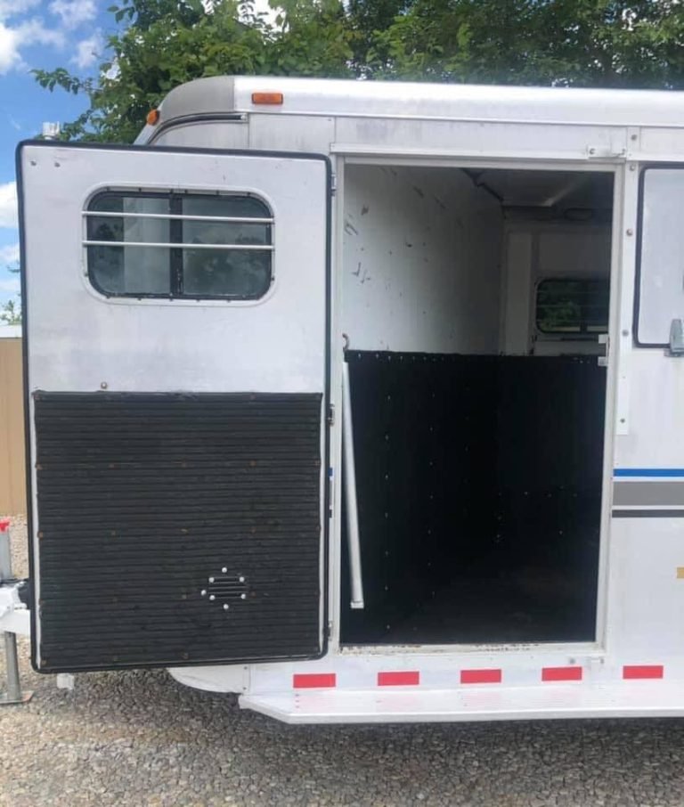 1998 Sundowner 3 Horse Slant image 11