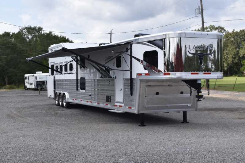 2021 Lakota BigHorn 8519TBB 5 Horse Trailer with 19′ Short Wall image 4