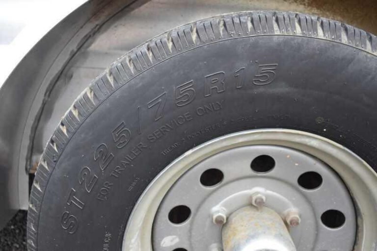 2012 CM 3HBP 3 Horse Trailer image 7