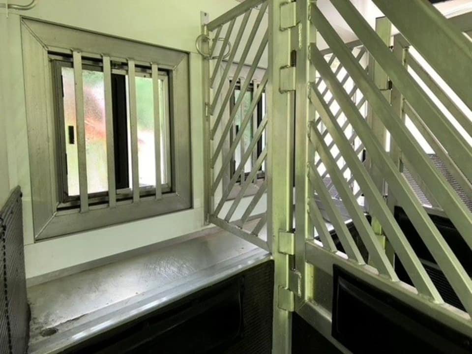 2009 Bloomer Trailers Evolution 10th Anniversary Edition 3-H 11′ LQ image 24