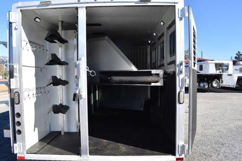 2015 Lakota 8411GLQ 4 Horse Trailer with 11′ Short Wall image 22
