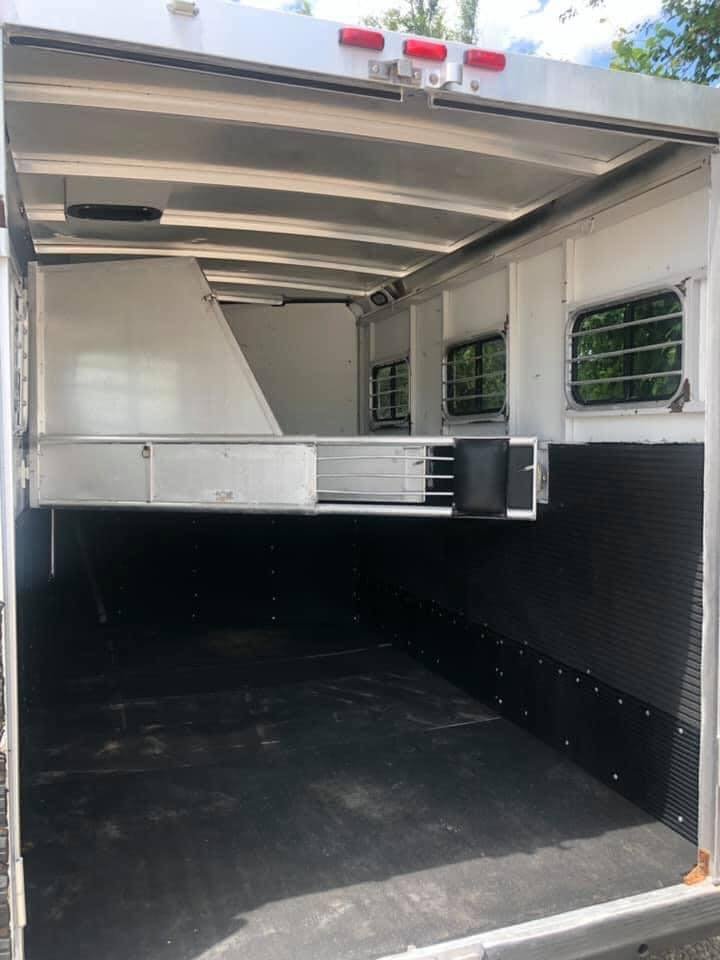 1998 Sundowner 3 Horse Slant image 7