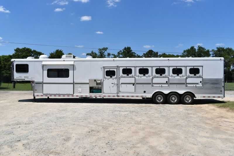 2005 Sundowner Sunlite  6LQ Horse Trailer with 11′ Short Wall 725 Grand Sierra 8612GLQ MidTack image 0