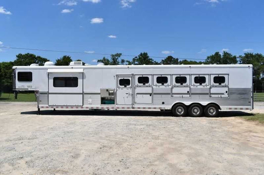 2005 Sundowner Sunlite  6LQ Horse Trailer with 11′ Short Wall 725 Grand Sierra 8612GLQ MidTack image 0