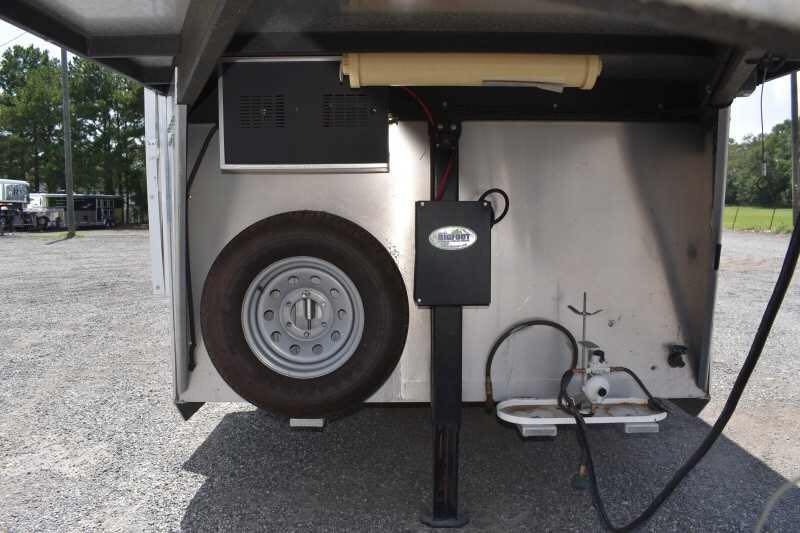 2014 Shadow 7208GLQ 2 Horse Trailer with 8′ Short Wall image 8